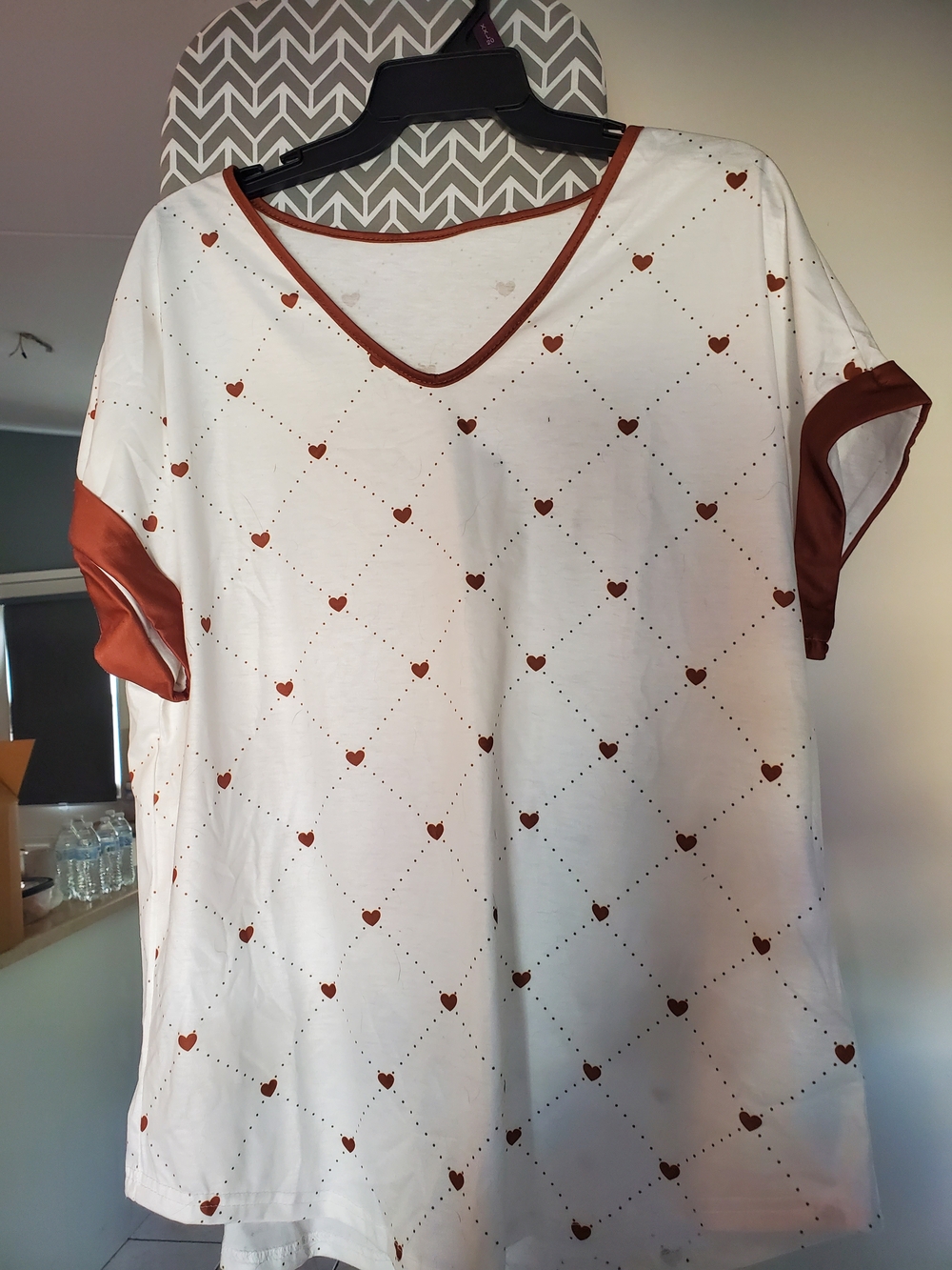 & Other Stories White V-Neck Tee with Rust Heart Lattice